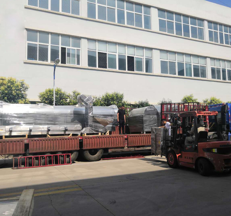 河北張家口趙總訂購的全套杏核加工炒貨設備13米專車發貨！